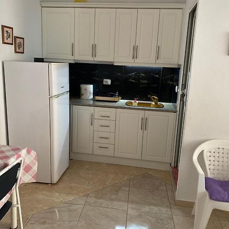 Apartament Roisin Sarandë Buitenkant foto