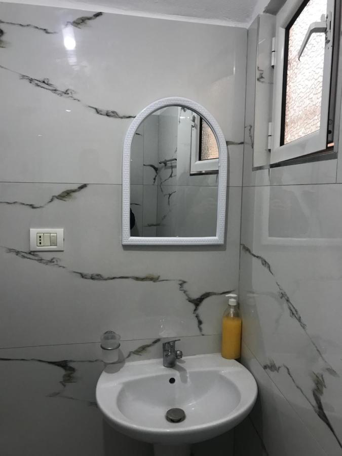 Apartament Roisin Sarandë Buitenkant foto